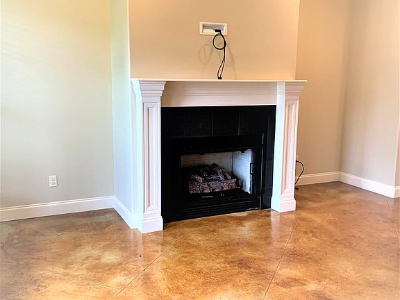 5th image of 203 Oak Hill Ln