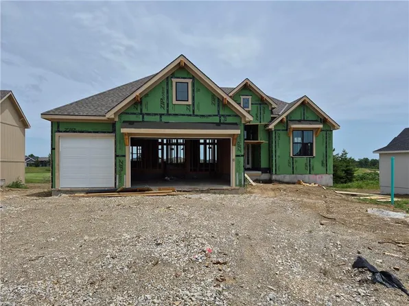 4413 Tee Box Dr, Basehor, KS 66007