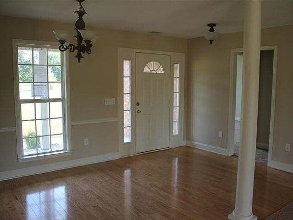 2nd image of 2911 Charlie Ln