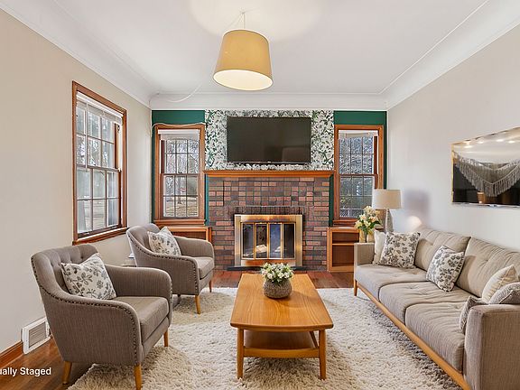 4th image of 1797 Hyacinth Ave E