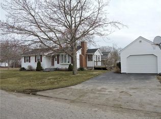 40 Flagler Ave, Old Lyme, CT 06371