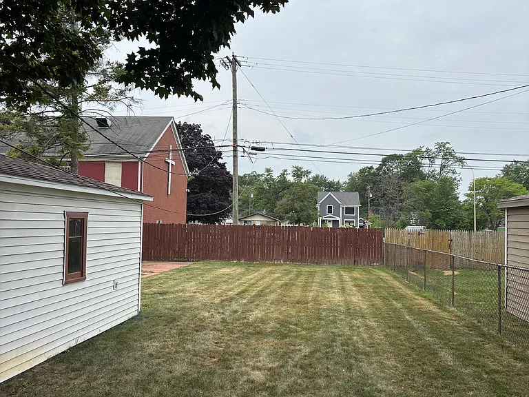 825 N Edison Ave — Photo 5