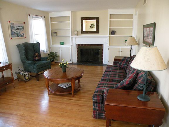 Formal living room/fireplace