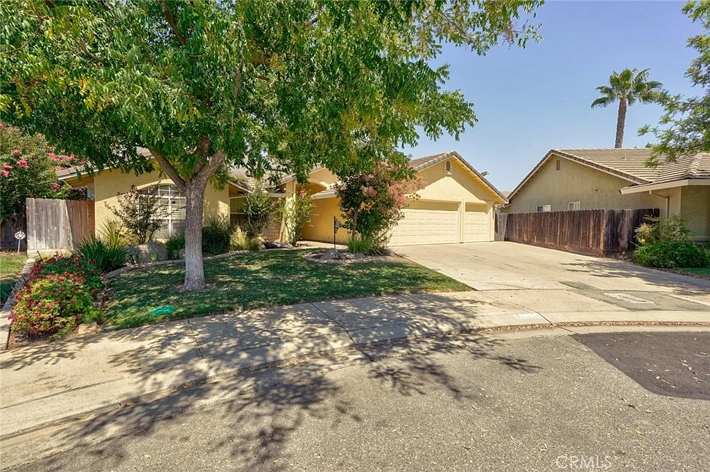 3 bed, 1939 sqft, $2,800 — Photo 2