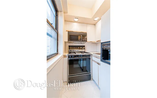 Sold by Douglas Elliman | media 14
