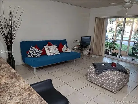 2 bed, 1019 sqft, $2,300 — Photo 1