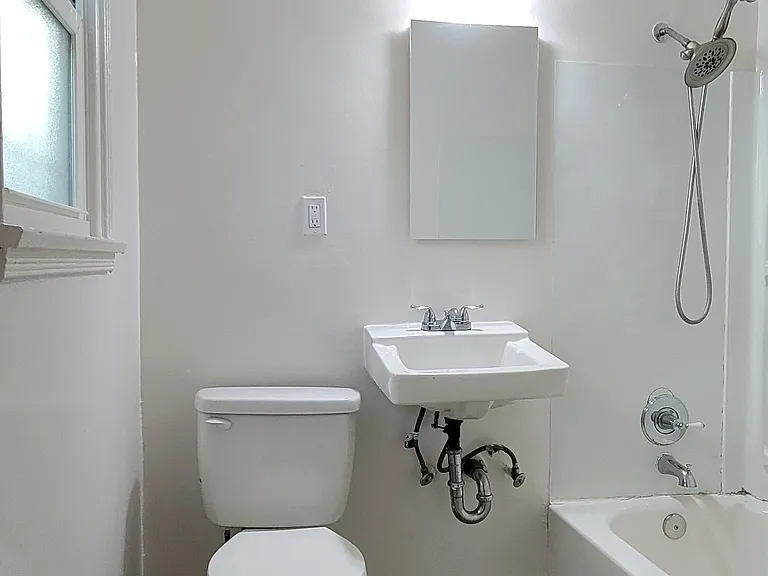 4925 Beverly Blvd #9 — Photo 6
