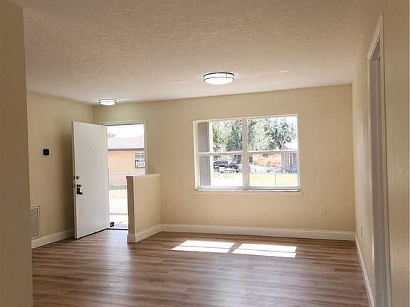 4th image of 1652 SW Harlem Cir