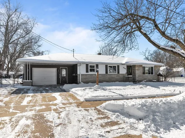 305 W 13th St, Kaukauna, WI 54130