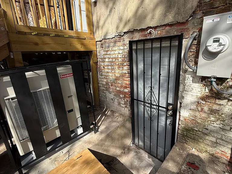 1806 N Mount St — Photo 22
