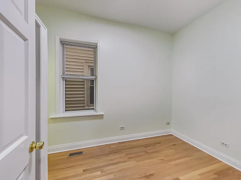 819 S Carpenter St #1F — Photo 11