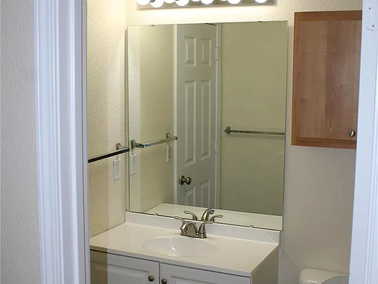 815 Woodside Creek Dr — Photo 13
