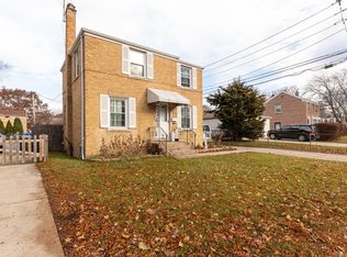 568 E Thacker St, Des Plaines, IL 60016