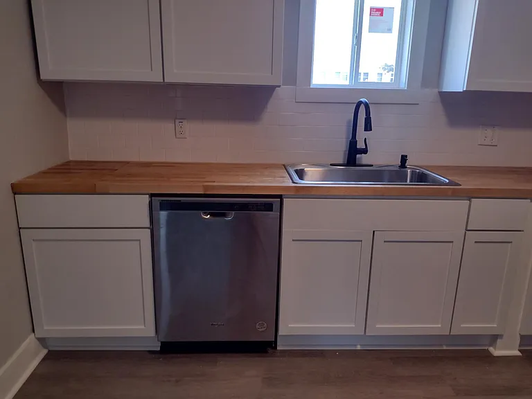 2121 Cosgrove Ave — Photo 3