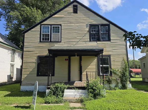 318 E 7th Ave, Winfield, KS 67156
