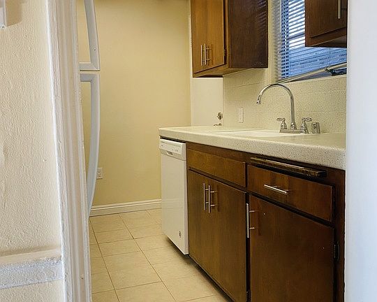 5th image of 140 N Pass Ave APT 2