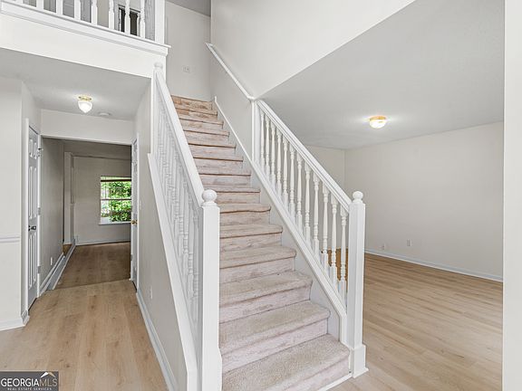 5th image of 327 Ermines Way
