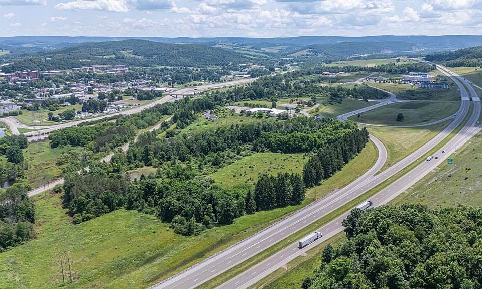 1st image of 0 Gateway Dr