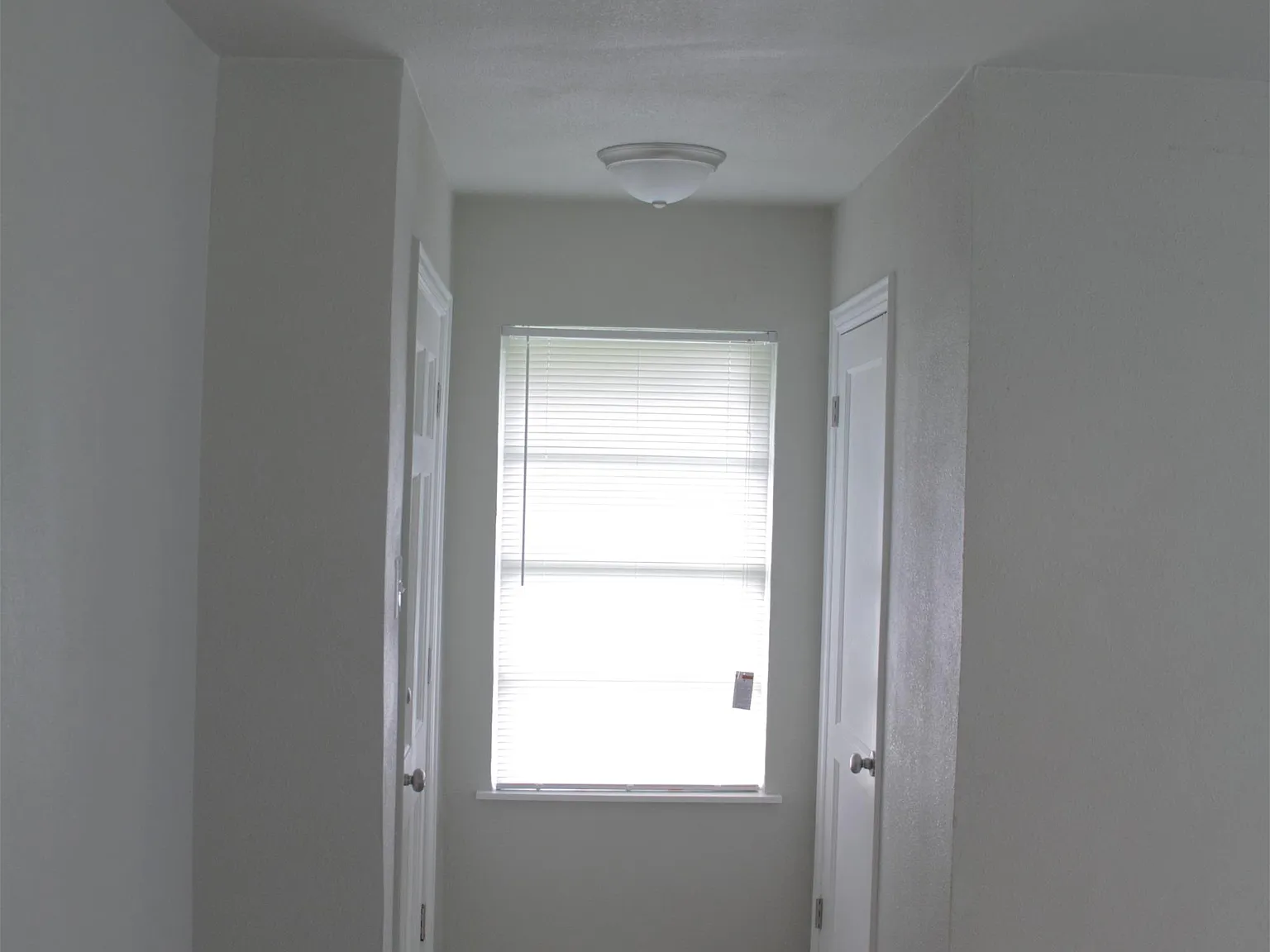 Chelsea Manor Duplex - 1207 — Photo 2
