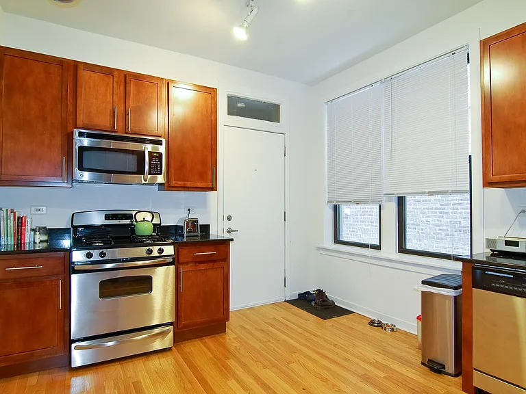 2638 W Iowa St #1F — Photo 5