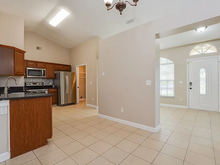 1306 Silverthorn Dr — Photo 8
