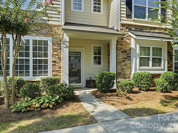 3rd image of 1028 Tabard Ln