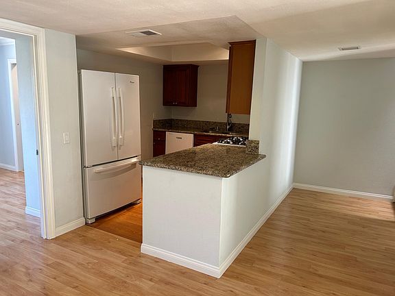 5th image of 380 W Wilson St #34