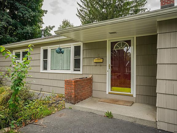 4th image of 6 Iroquois Dr