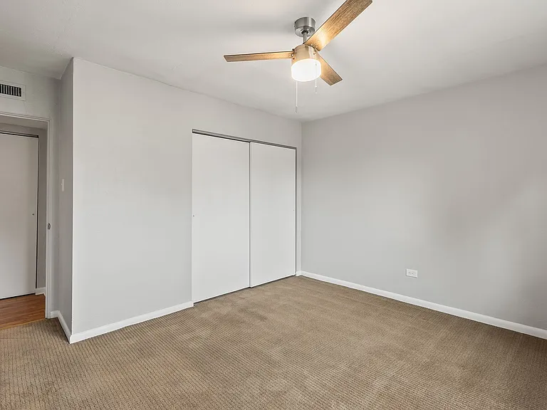 1333 N York St — Photo 13