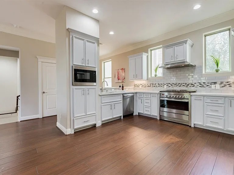 1244 W 26th St — Photo 17