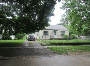 830 E Seneca Ave, Des Moines, IA 50316