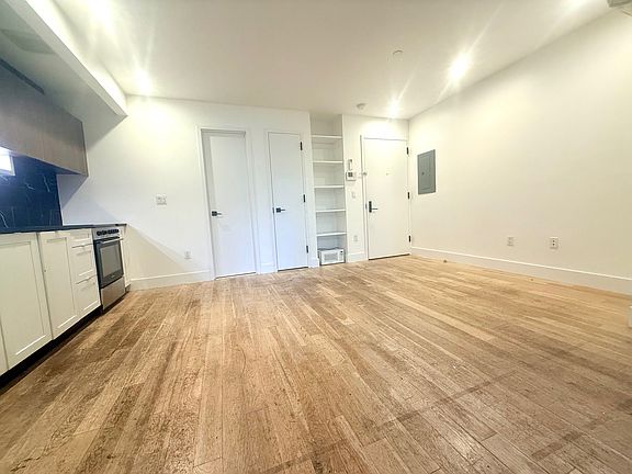 3rd image of 828 Saint Johns Pl #3R