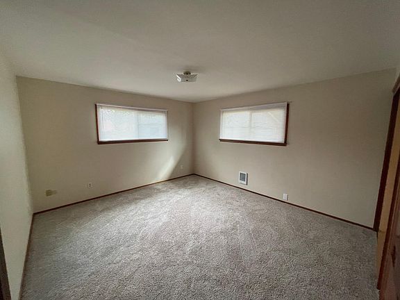 4th image of 10111 McKinley Ave E
