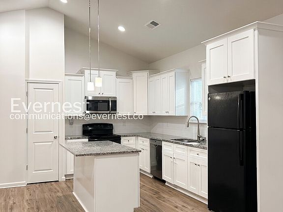 2nd image of 2633 Hemphill St