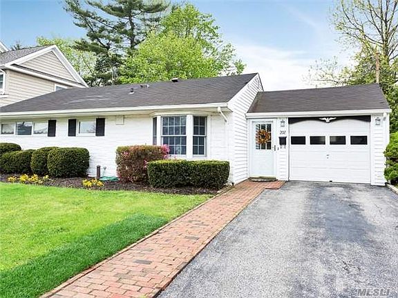 2nd image of 202 Lawrence Ln