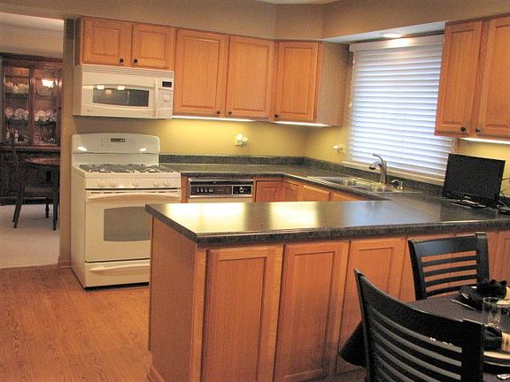 4th image of 1274 W New Britton Dr