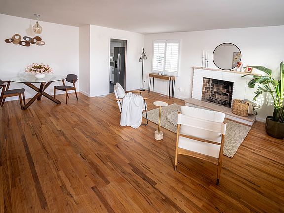 2nd image of 815 E Elgin Ave