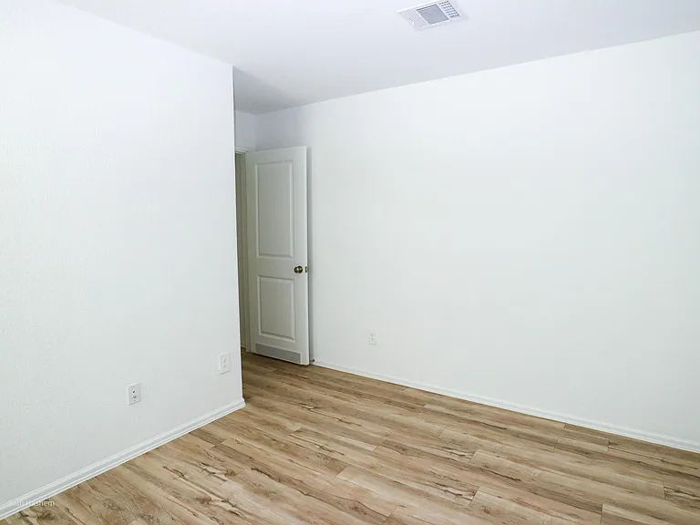 21811 Hickory Springs Ct — Photo 17