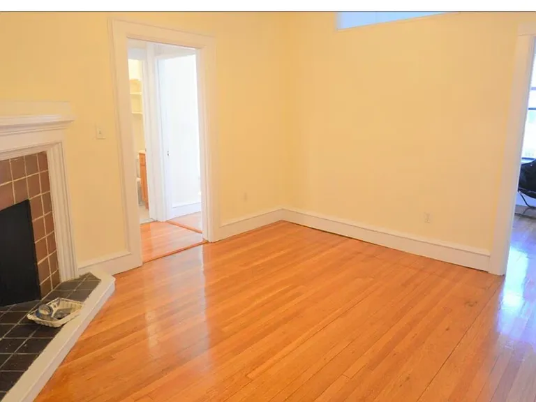 21 Park Vale Ave #11T — Photo 3