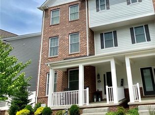 35 Allegheny Ave, Oakmont, PA 15139