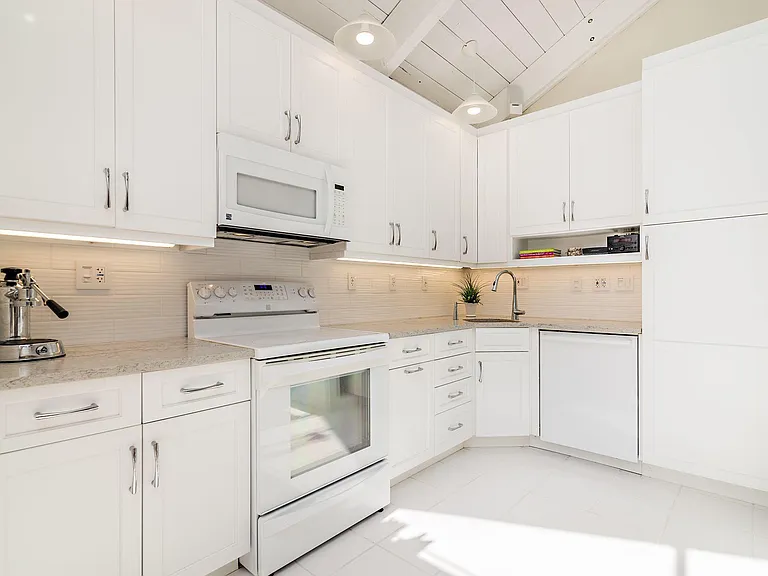 1605 S US Highway 1 #8G — Photo 8