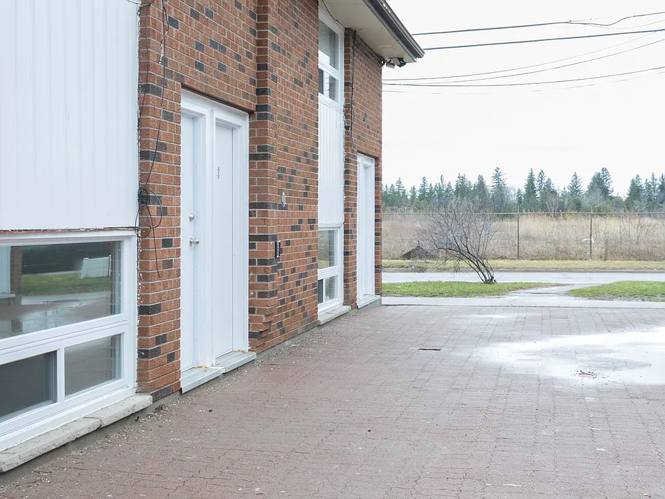 86 Mary St W #6