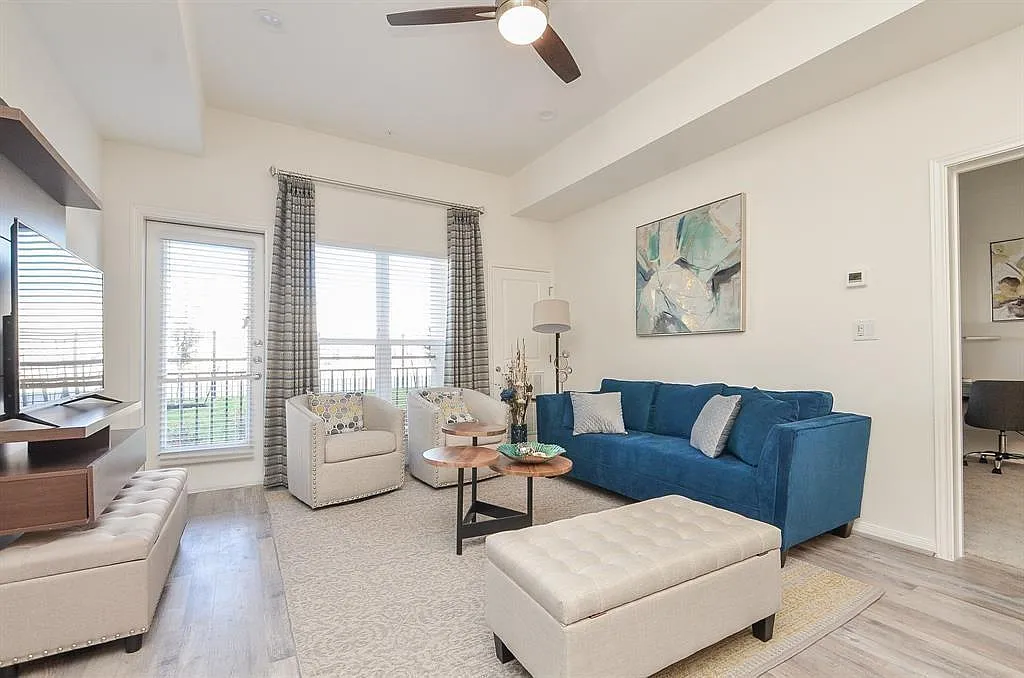 2 bed, 2.0 bath, 1078 sqft, $3,800 — Photo 2