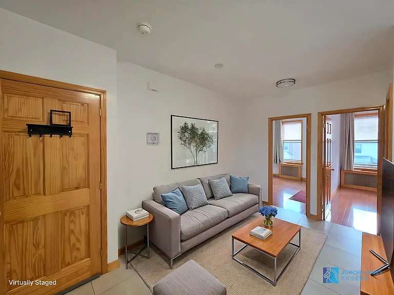 1519 W 5th St #2F — Photo 2