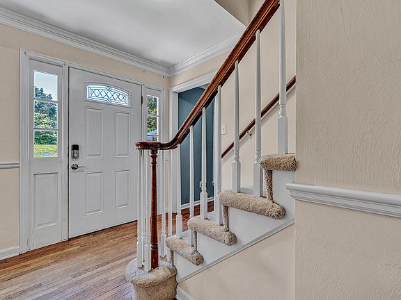 2nd image of 3368 Dawn Cir