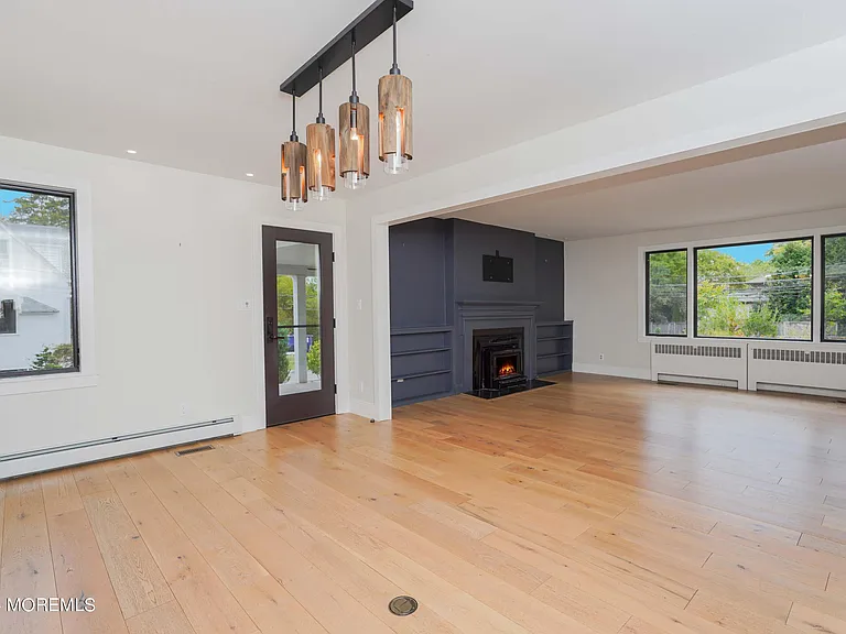 828 Kingston Rd — Photo 9