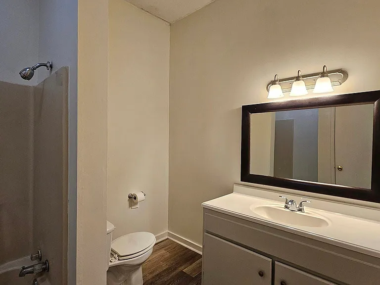 402 S Main St — Photo 4