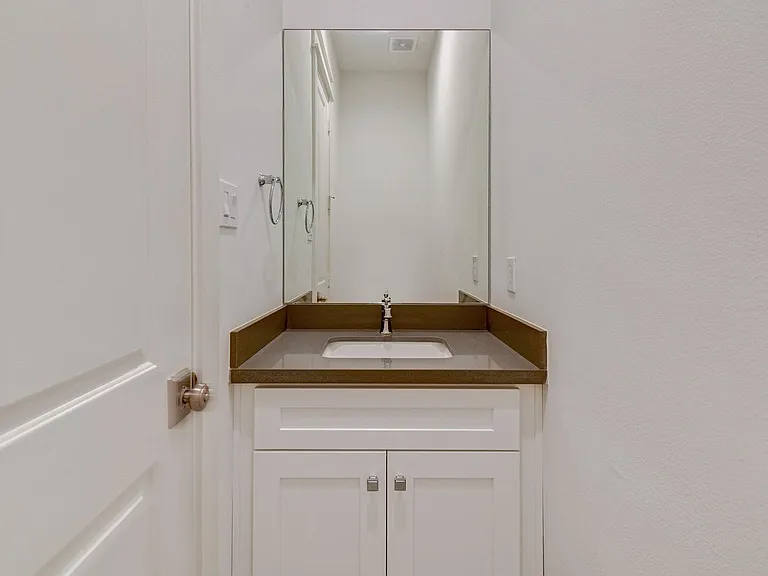 2705 Oakwood Crest Ln — Photo 33