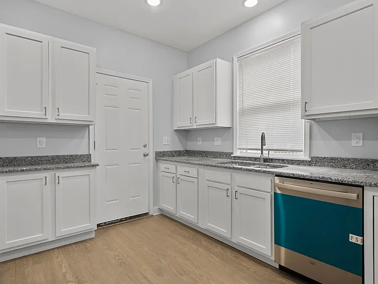 92 W Philadelphia St #LOWER — Photo 3