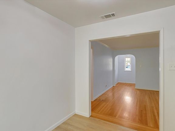 5th image of 4013 Beresford St